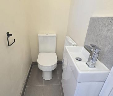 5 bedroom flat to rent - Photo 2