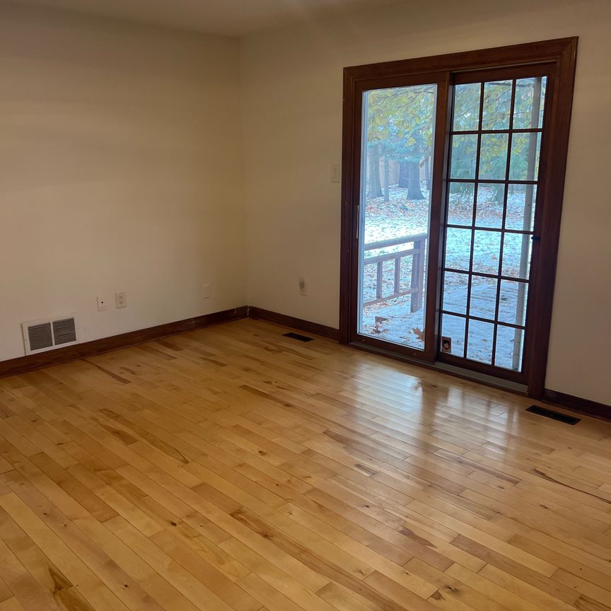 For Lease - 224 Park Avenue, East Gwillimbury, Ontario - Photo 1