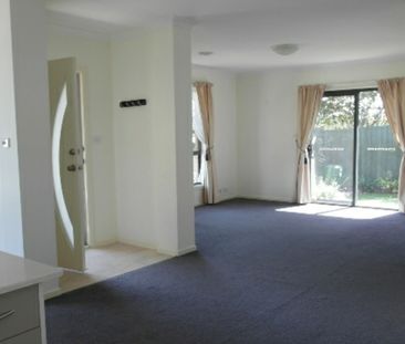 Spacious Three Bedroom Ensuite Townhouse with Double Garage - Photo 1