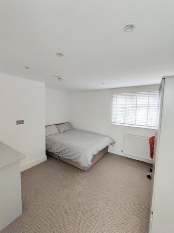 1 bedroom property to rent - Photo 2