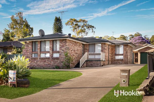 “Family Living in Kings Langley - 3 Bedrooms!” - Photo 1