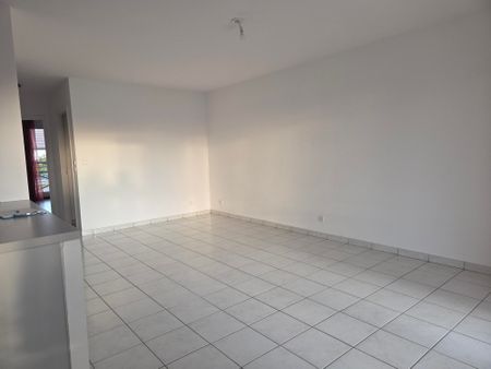 Location Appartement 3 pièces 68m² - Photo 2