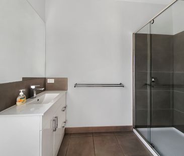 QUALITY LIVING, PRESTIGIOUS LOCATION - Photo 4