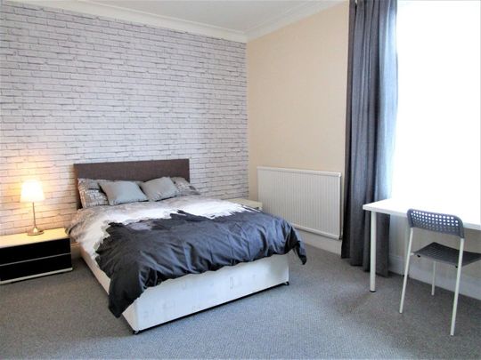 Room in a Shared House, De Lacy Mount, LS5 - Photo 1
