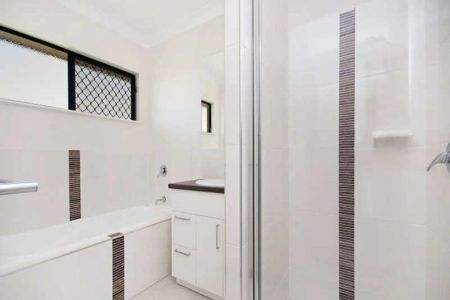 4 bedrooms with room to move! - Photo 5