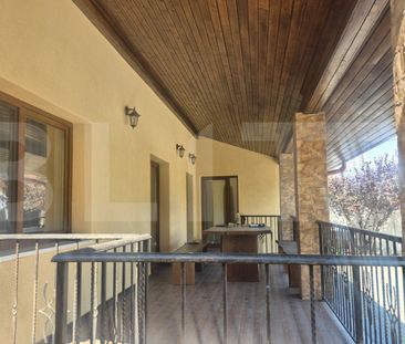 Casa cu 3 dormitoare de inchiriat, 236 mp, teren 525 mp, Sem - Fotografie 1