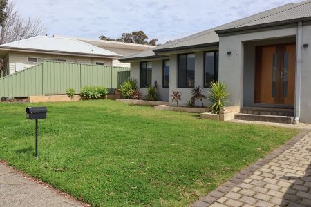 SPACIOUS FOUR BEDROOM FAMILY HOME - Photo 5