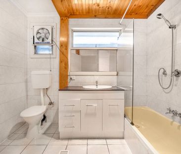 A Warm & Inviting Family Dwelling - Photo 2