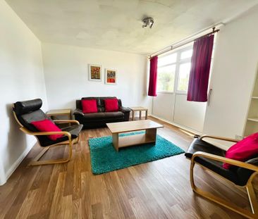 4 bedroom end of terrace house to rent - Photo 2