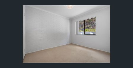 Affordable Springwood Living with Mountain Views - Photo 2