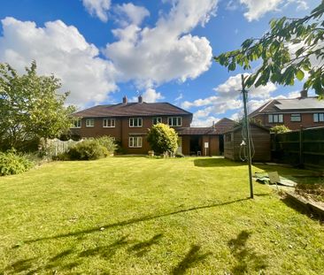 3 bedroom Semi-Detached House to let - Photo 2