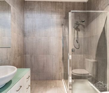 Perfect Position - Photo 6