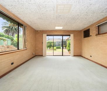 Three Bedroom Family Home Only Minutes From The Beach - Photo 6