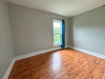$1,599 / 3 br / 1 ba / 82 1/2 Grey st - Photo 5