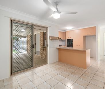 Large Family Home in Belmont - Photo 5