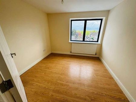 Flat - Barking Road, London, E6 - Photo 4