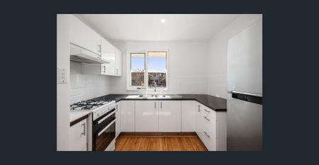 Comfortable 3-Bedroom Home in a Quiet Bidwill Location!! - Photo 5