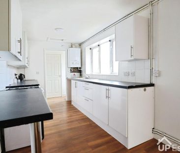 3 bedroom end of terrace house to rent - Photo 5