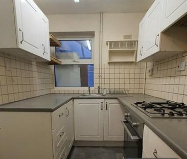 2 bedroom end of terrace house to rent - Photo 4