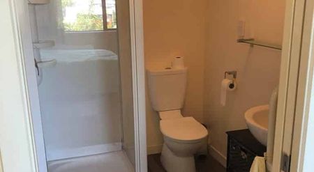 Ensuite Room on Queen Street - Photo 5
