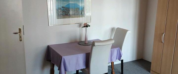 Möbliertes Zimmer mit Balkon - Foto 1