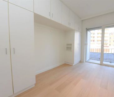 Volledig gerenoveerd zonnig 2 slaapkamerappartement met zijdelings ... - Photo 1