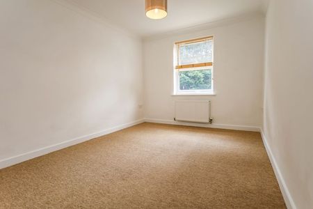 Richmond Park Road, Bournemouth - Photo 2