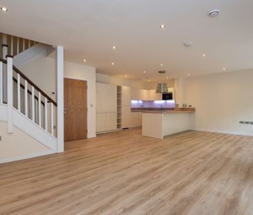 Almansa Way, Lymington, SO41 flat to rent - Photo 1
