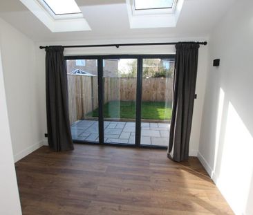 2 bedroom semi-detached house to rent - Photo 3