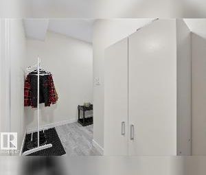 2 Bed 1 Bath Home For Rent Parkdale Edmonton - Photo 1
