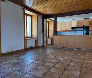 SPACIEUX ET LUMINEUX AU CENTRE DU VILLAGE - Photo 1