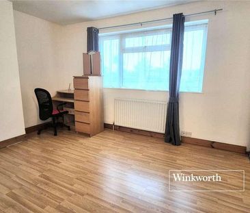 Armstrong Crescent, New Barnet, EN4 - Photo 4