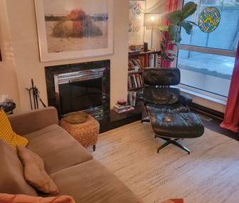 Entire large 3 bedroom house @ Bay & Bloor / Yorkville / U of T - Photo 1