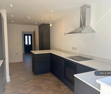 2 bedroom semi-detached house to rent - Photo 3