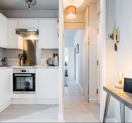 1 Bed Flat, Romney Court, W12 - Photo 4