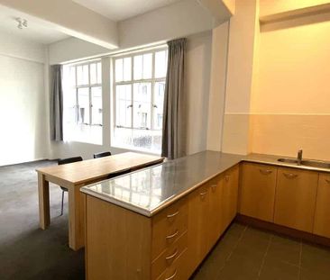 Large 1 bedroom unit, Central Queen Street, CBD - Photo 2
