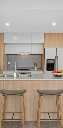 Modern 2-Bedroom Apartment - 100m to Light Rail & Walk to Everything! - Photo 1
