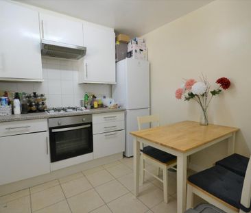 1 bedroom in a flat share to rent - Photo 3