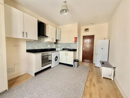 Property to rent - Photo 4