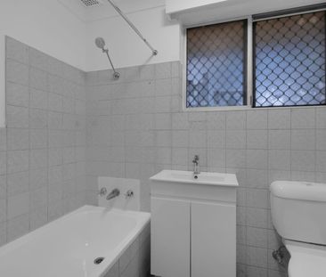 2 Bedroom, Top Floor Unit! - Photo 5