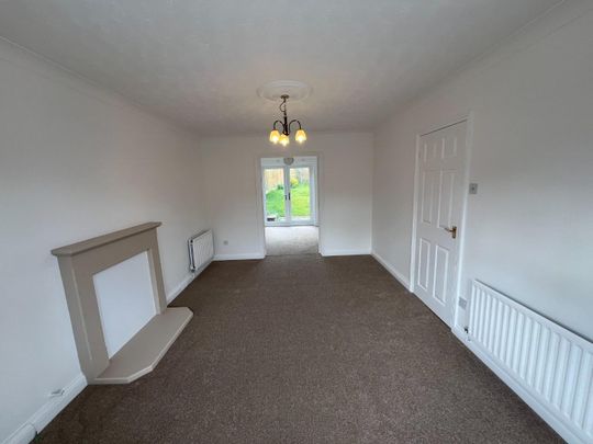 4 Bed House - Detached - Photo 1