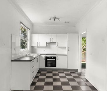 LOCATION, LOCATION! - Photo 1