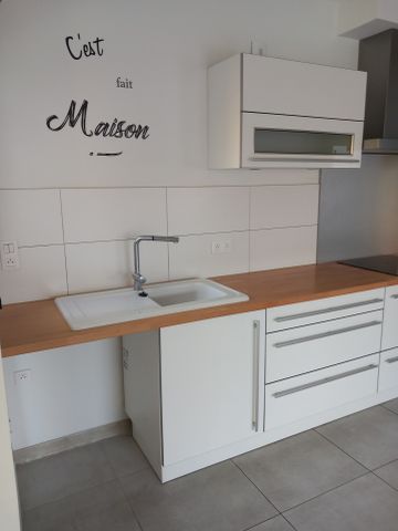 Location Appartement 5 pièces 145m² GEMENOS 13420 - Photo 5