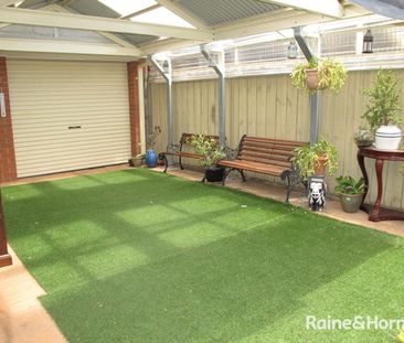 15 Santolin Drive, Hillside, VIC 3037 - Photo 3