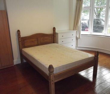 6 bedroom semi-detached house to rent - Photo 3