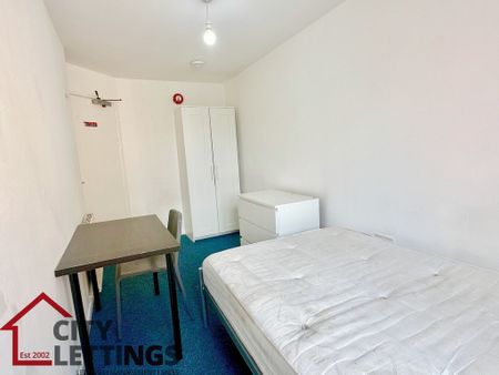 4 Bedroom Flat - Photo 2