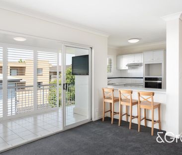 LARGE 2 BEDROOM APARTMENT WITH STUDY + Aircon throughout! - Photo 6