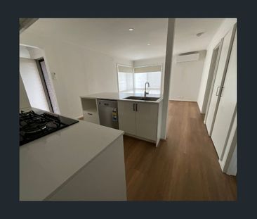 Fully renovated 3 bedroom home - Photo 6