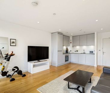 A modern one bedroom apartment in Ruskin Square, Croydon just a few... - Photo 2