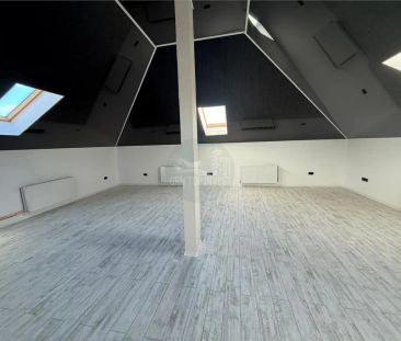 Casa noua moderna cu 6 camere si 3 bai si teren in Sura Mare - Photo 1